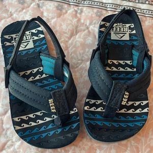 Reef Toddler flip-flips w/elastic sling back. Very good used condition. Sz 3-4